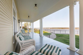 Clifton House - King Suite in Historic Home, Mississippi River Views